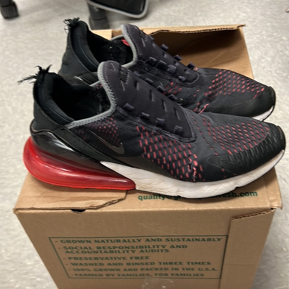 Nike - Picture 3 of 4